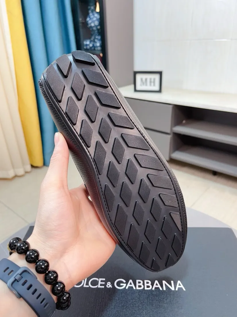 Men's men's shoes💰458🌸🌸[Dolce&Gabbana] DG new men's fashionable casual slip-on shoes Peas shoes🇨🇳Official website original 1:1 mold opening, original order quality 💯Fine workmanship, high-end luxury☘The first layer is made of imported Italian cowhide🌴The first layer of sheepskin lining🍓Rubber wear-resistant and non-slip outsole, comfortable to wear🍍Versatile style, the first choice for high-class men🍉Black available! Code number 38-44